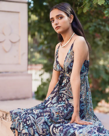 Midnight Paisley Elegance